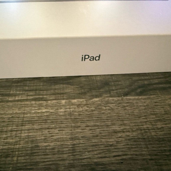 iPad - Sleek midnight 9th GEN 2023 10.2 inch screen laptop case included - Picture 5 of 17